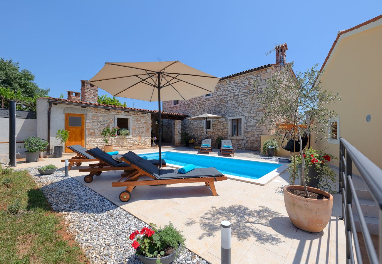 Villa in Marcana - Villa Tonin for 6 people near Pula with jacuzzi & children playground