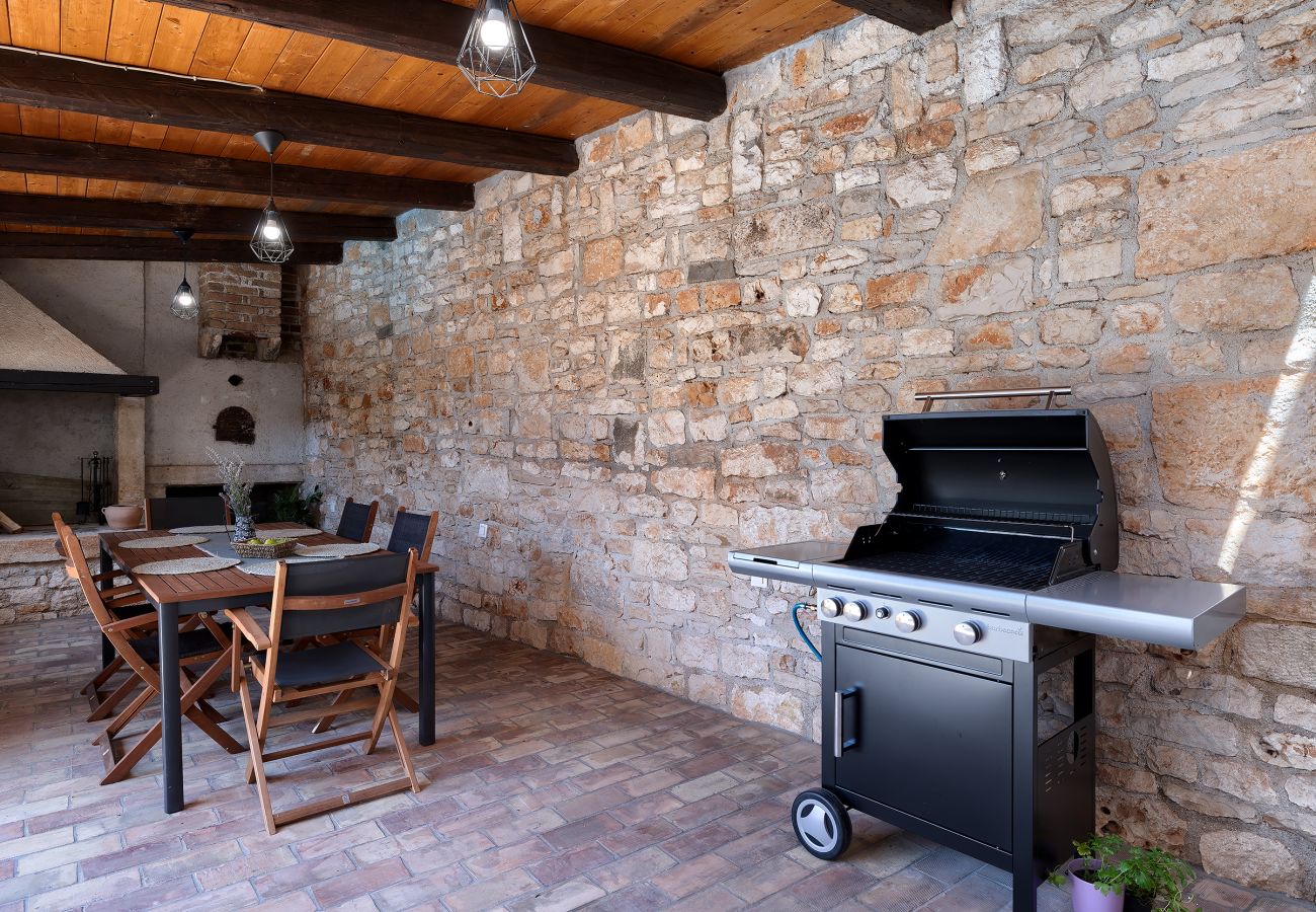 Villa in Marcana - Villa Tonin for 6 people near Pula with jacuzzi & children playground