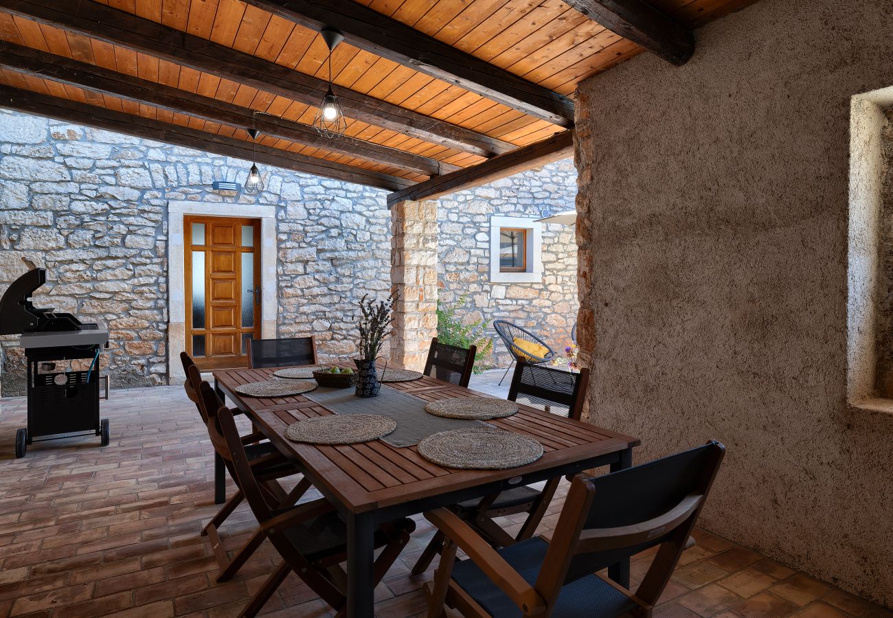 Villa in Marcana - Villa Tonin for 6 people near Pula with jacuzzi & children playground