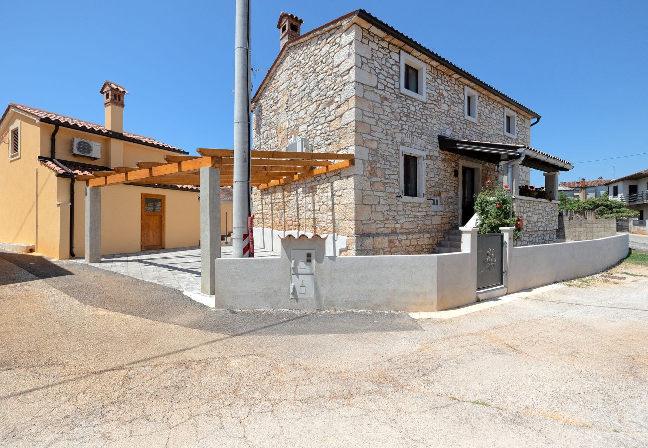 Villa in Marcana - Villa Tonin for 6 people near Pula with jacuzzi & children playground