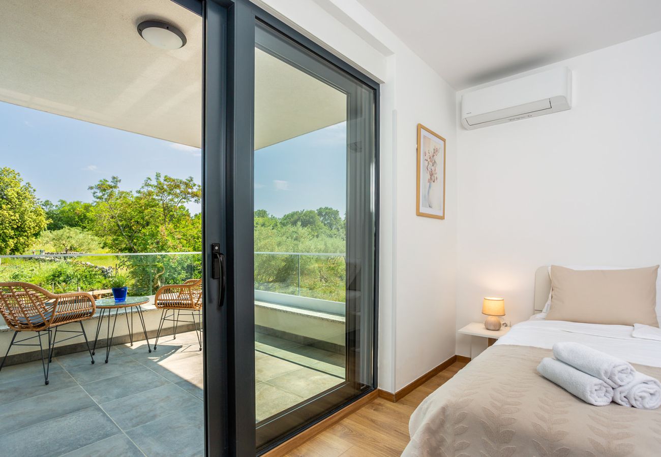 Villa in Malinska - Villa Larus on Island Krk for 6 people with sea view & only 500 m from the sea