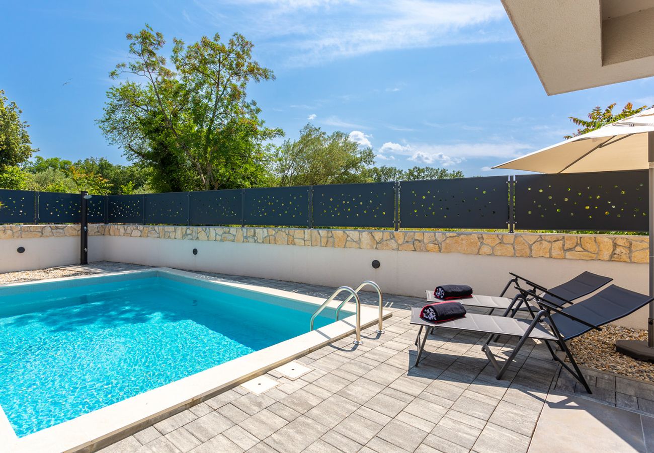 Villa in Malinska - Villa Larus on Island Krk for 6 people with sea view & only 500 m from the sea