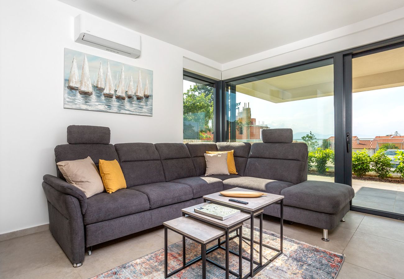 Villa in Malinska - Villa Larus on Island Krk for 6 people with sea view & only 500 m from the sea