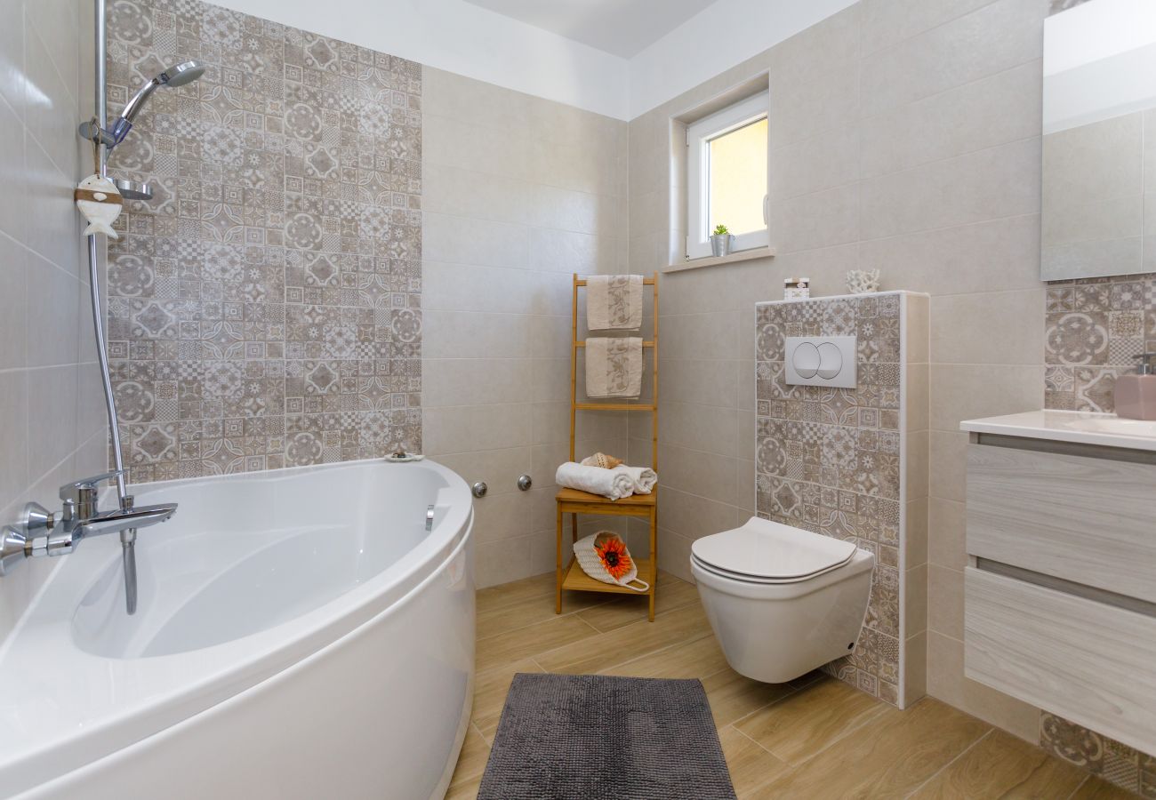 Villa in Opatija - Villa Ivetta for 10 people near Opatija with sea view & children playground