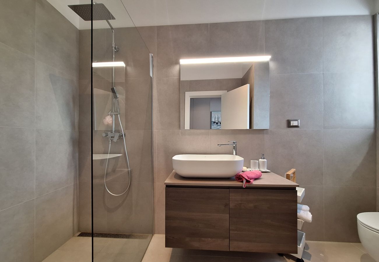 Villa in Mošcenicka Draga - Villa Levant for 10 people near Opatija with jacuzzi & sea view