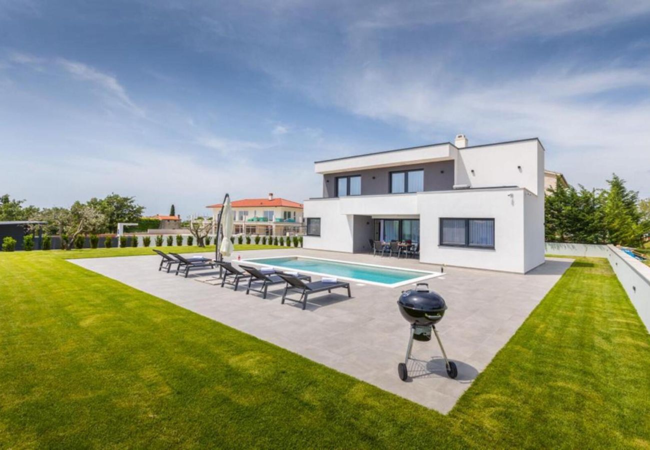 Villa in Juršici - Villa Ana Škicini for 10 people with private pool and sea view near Novigrad