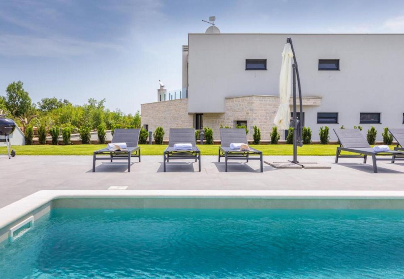 Villa in Juršici - Villa Ana Škicini for 10 people with private pool and sea view near Novigrad