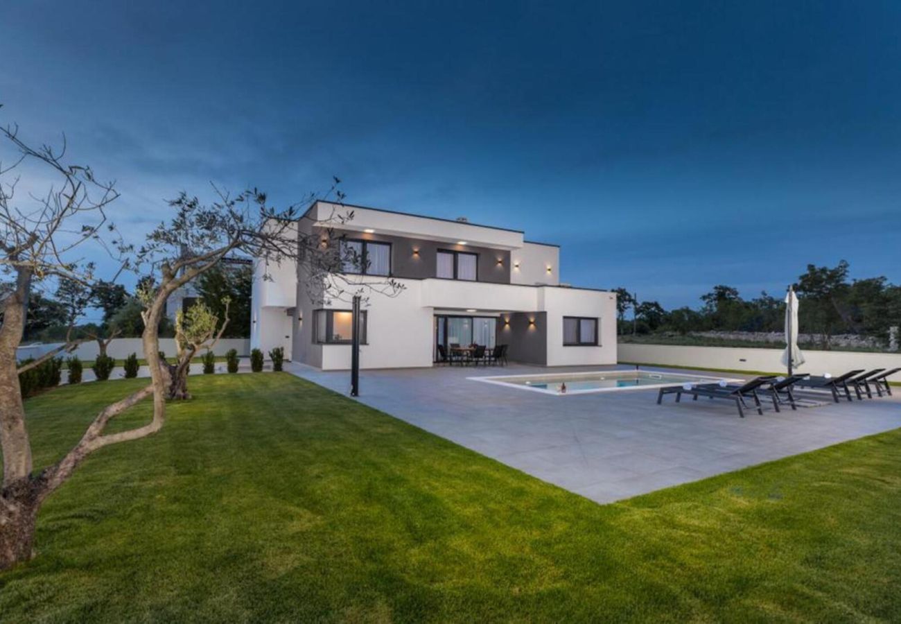Villa in Juršici - Villa Ana Škicini for 10 people with private pool and sea view near Novigrad