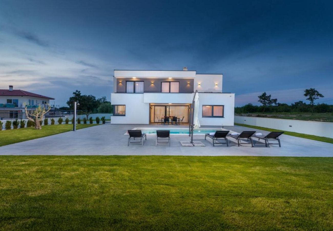 Villa in Juršici - Villa Ana Škicini for 10 people with private pool and sea view near Novigrad
