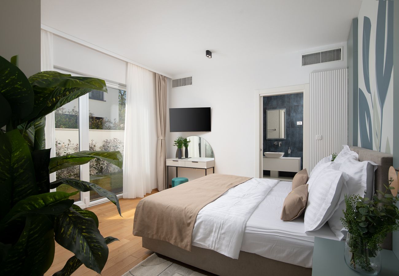 Villa in Medulin - Villa Isla Verde for 10 people with private pool & sauna only 10 meters from the sea