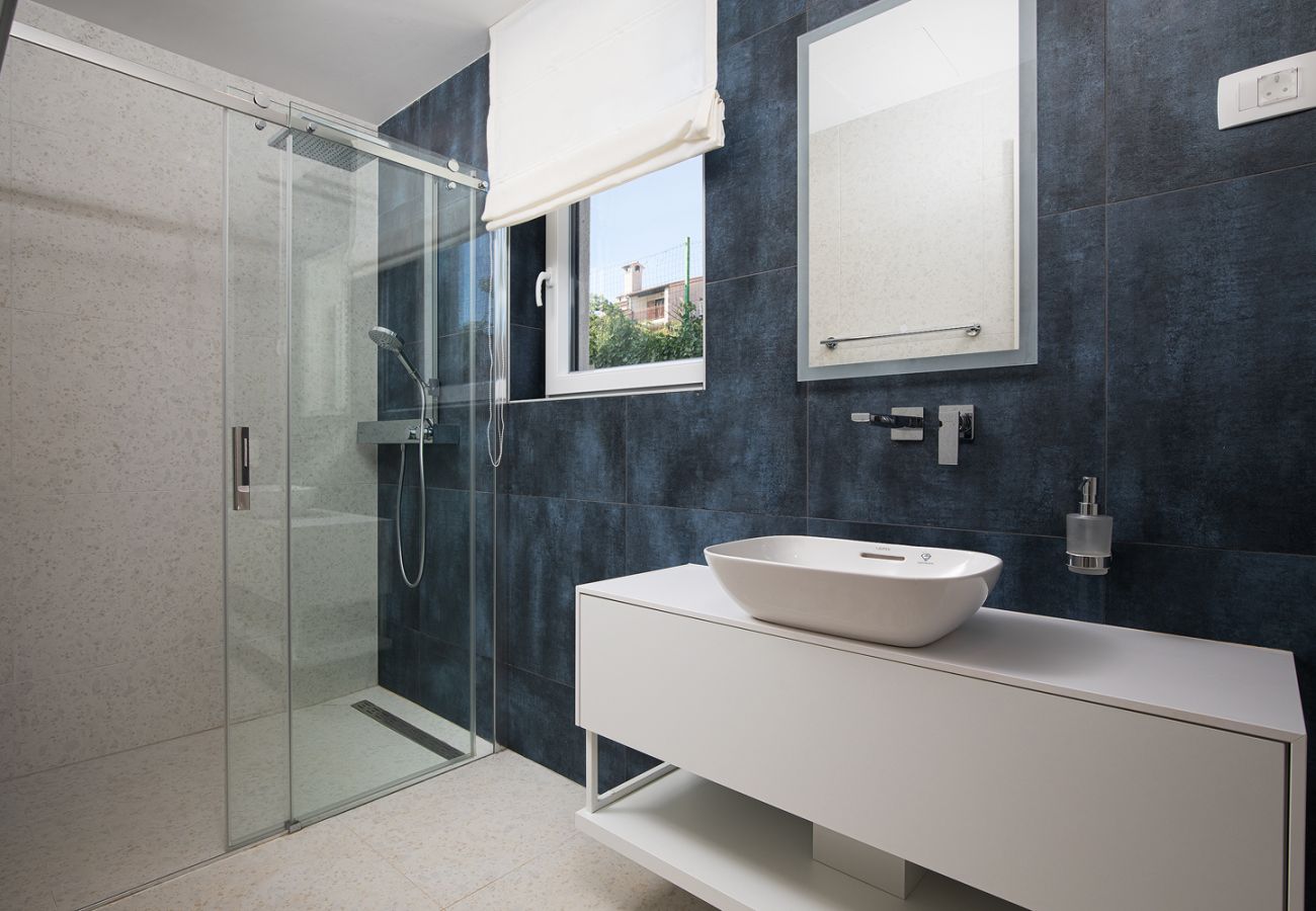 Villa in Medulin - Villa Isla Verde for 10 people with private pool & sauna only 10 meters from the sea
