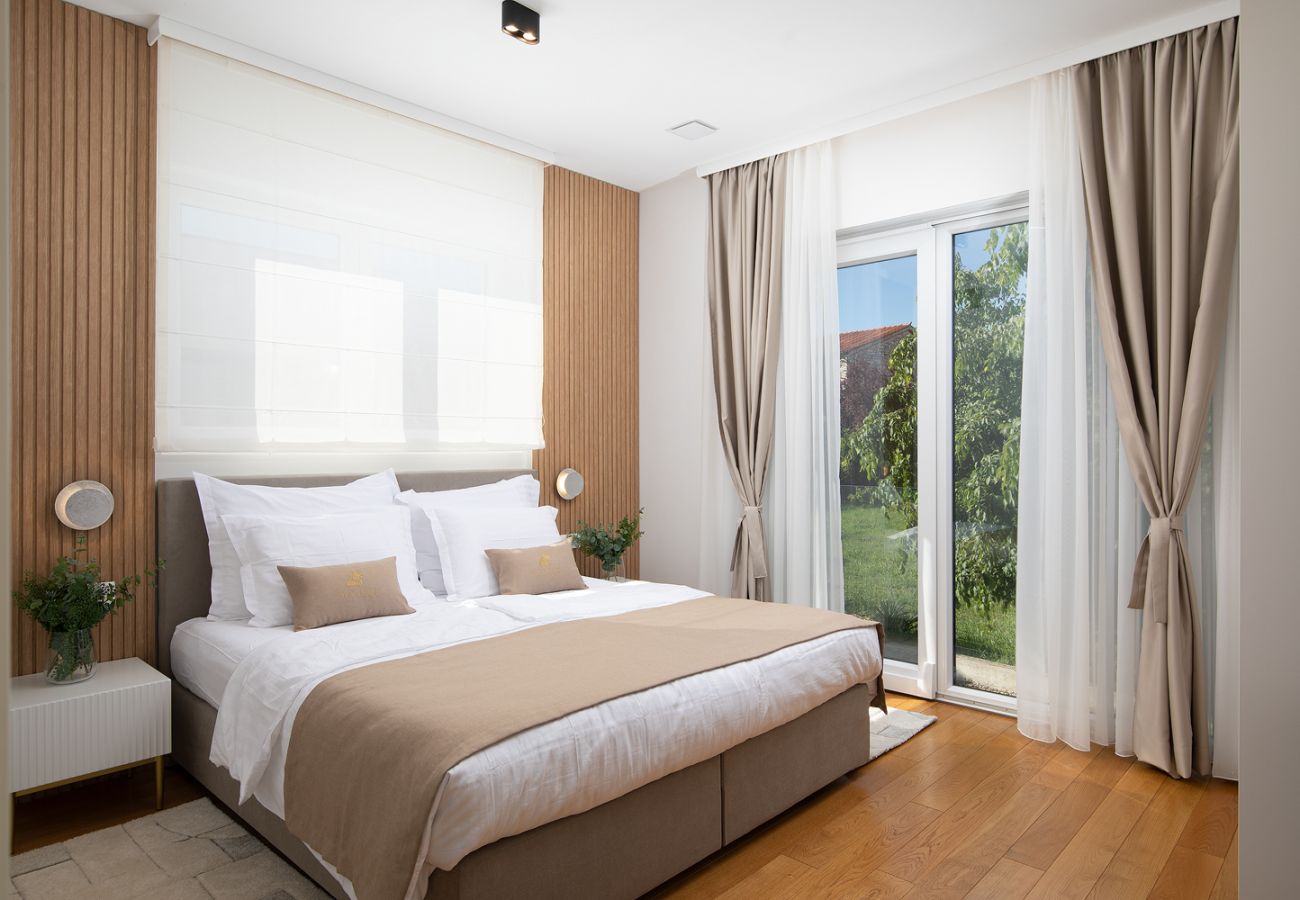 Villa in Medulin - Villa Isla Verde for 10 people with private pool & sauna only 10 meters from the sea