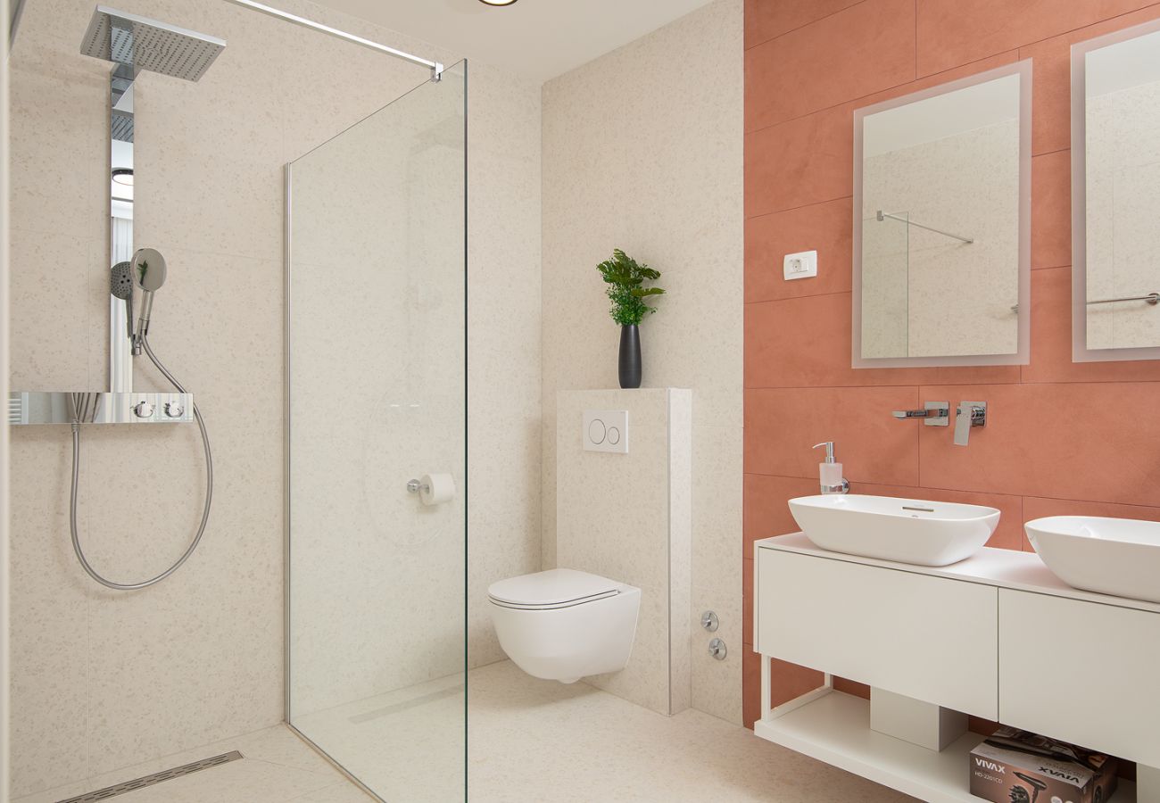 Villa in Medulin - Villa Isla Verde for 10 people with private pool & sauna only 10 meters from the sea