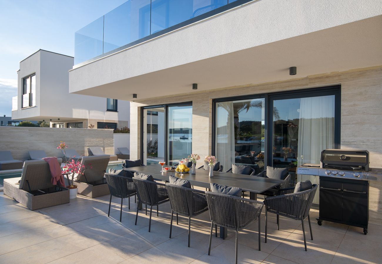 Villa in Medulin - Villa Isla Verde for 10 people with private pool & sauna only 10 meters from the sea