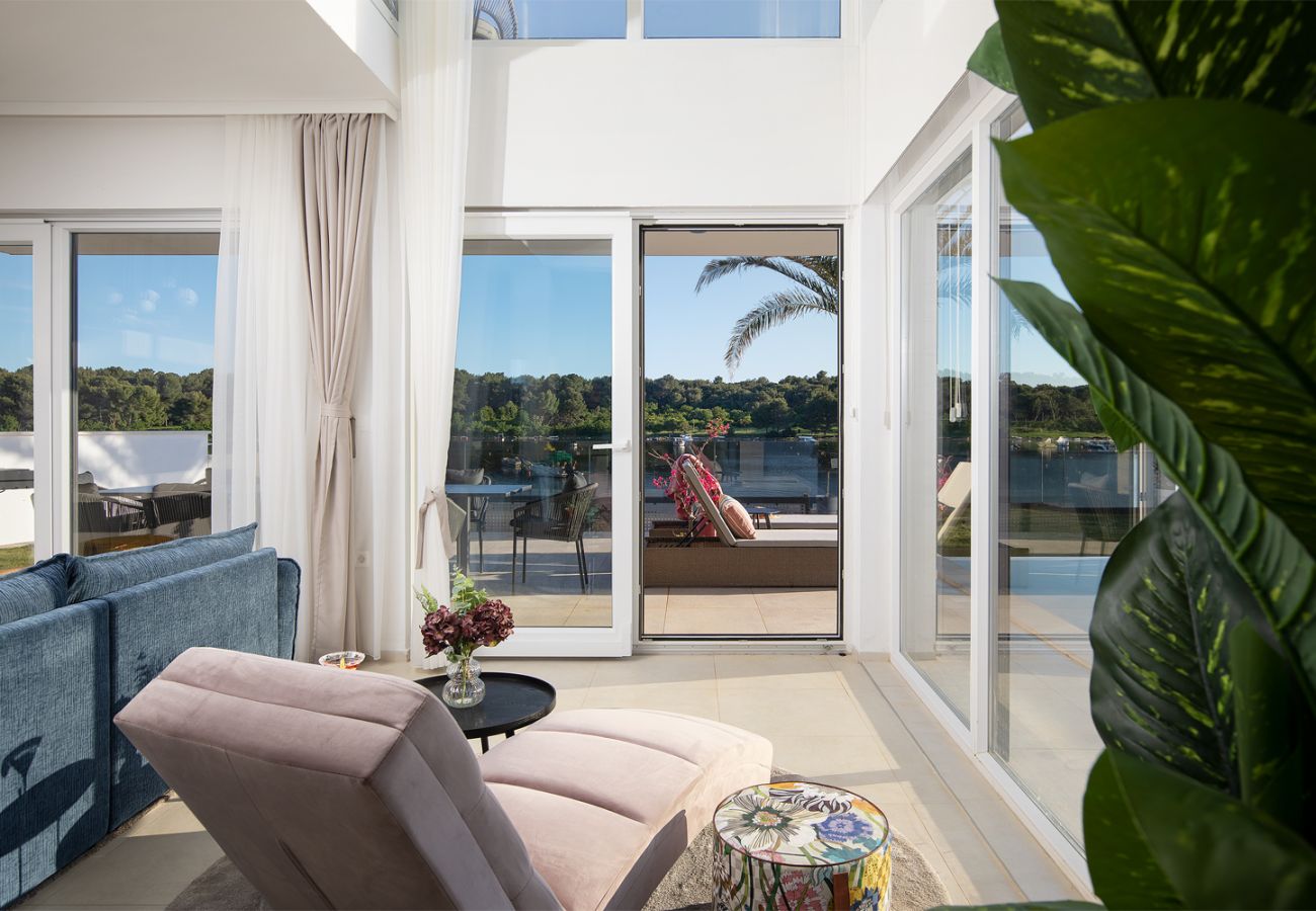 Villa in Medulin - Villa Isla Verde for 10 people with private pool & sauna only 10 meters from the sea