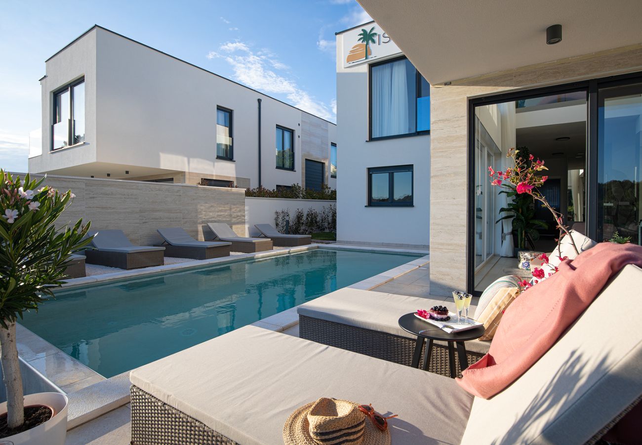 Villa in Medulin - Villa Isla Verde for 10 people with private pool & sauna only 10 meters from the sea