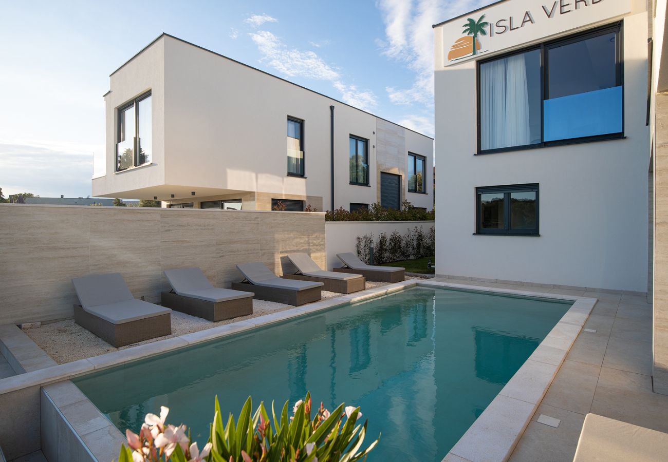 Villa in Medulin - Villa Isla Verde for 10 people with private pool & sauna only 10 meters from the sea
