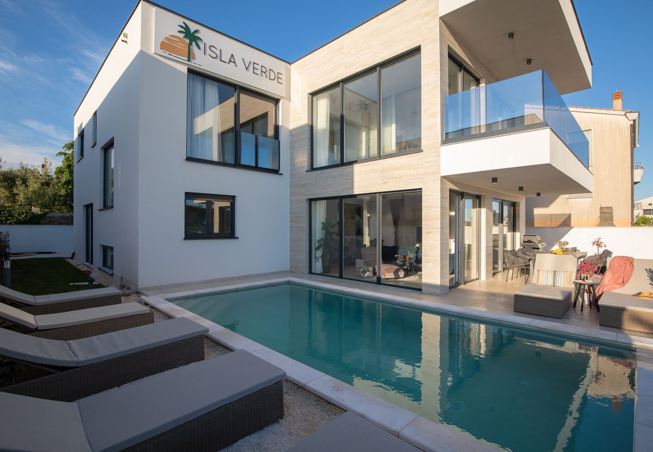 Villa in Medulin - Villa Isla Verde for 10 people with private pool & sauna only 10 meters from the sea
