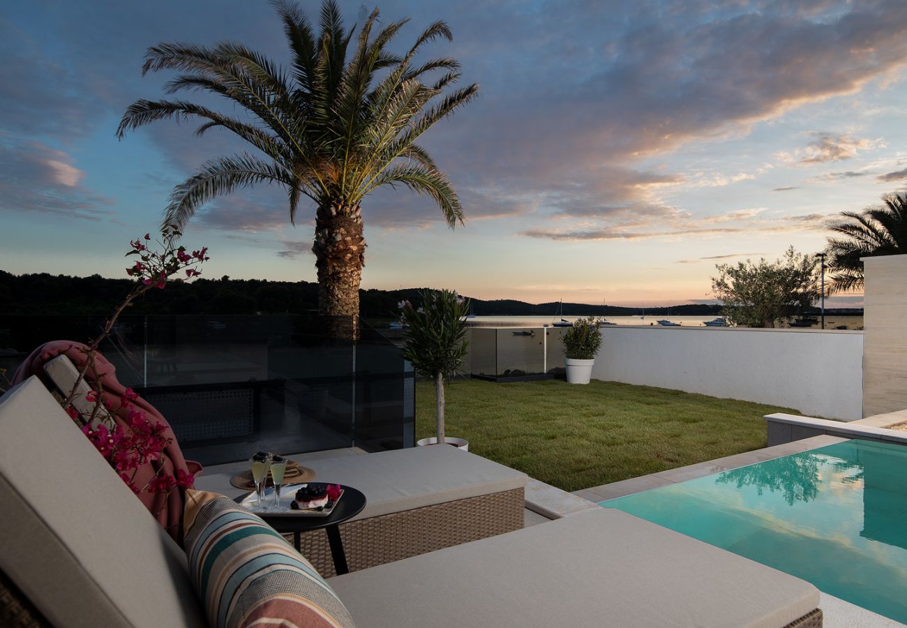Villa in Medulin - Villa Isla Verde for 10 people with private pool & sauna only 10 meters from the sea