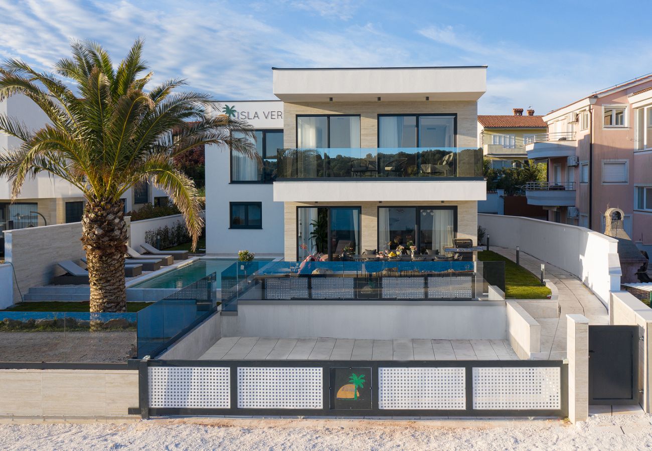 Villa in Medulin - Villa Isla Verde for 10 people with private pool & sauna only 10 meters from the sea
