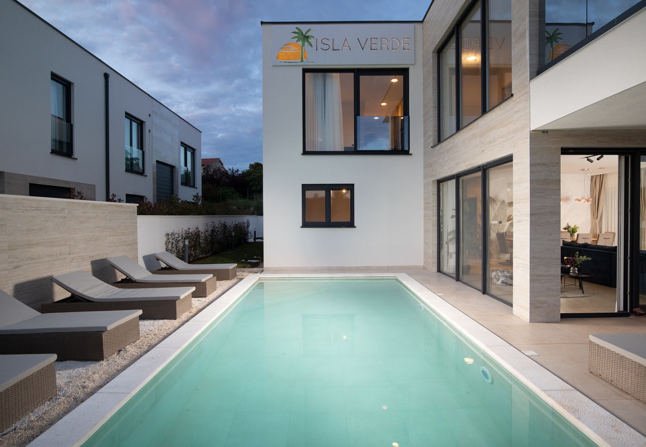 Villa in Medulin - Villa Isla Verde for 10 people with private pool & sauna only 10 meters from the sea