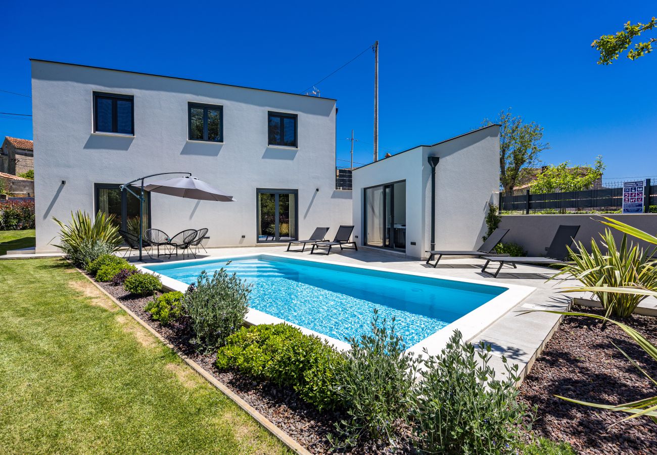 Villa in Marcana - Villa Minka near Pula for 4 people with private pool and jacuzzi