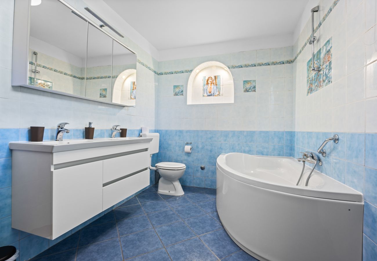 Villa in Porec - Villa Andrea for 17 people with private heated pool & pet friendly near Poreč