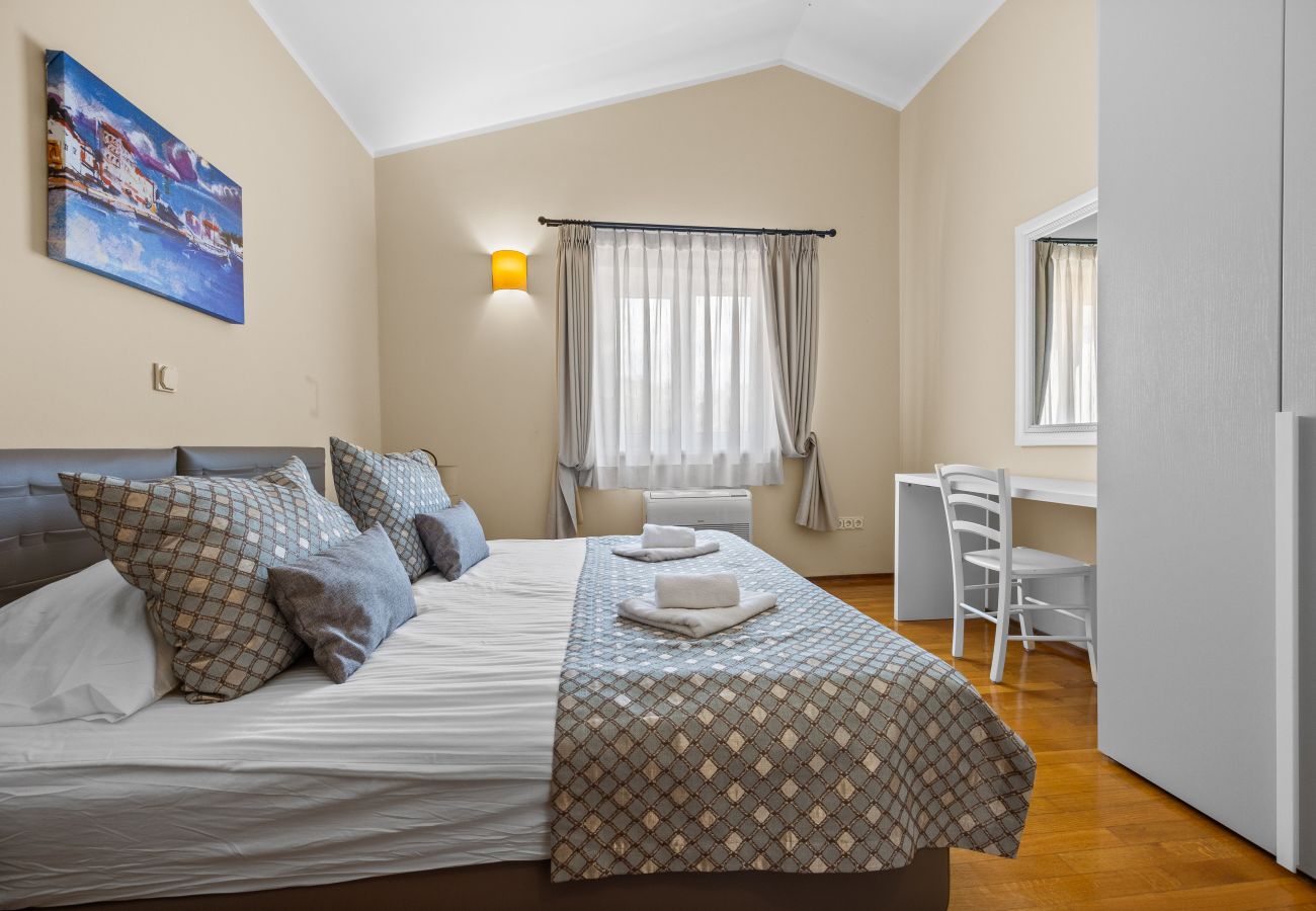 Villa in Porec - Villa Andrea for 17 people with private heated pool & pet friendly near Poreč