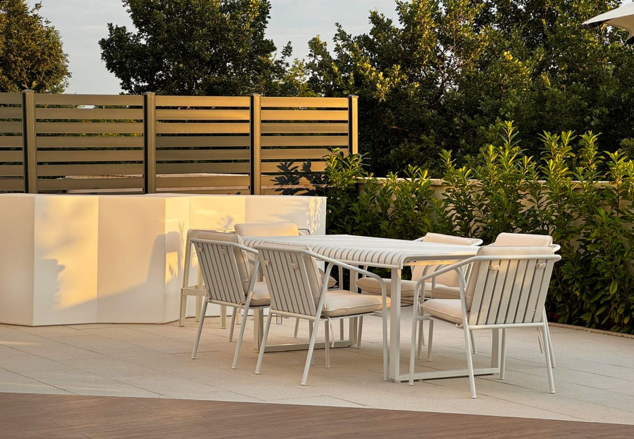 Villa in Bibici - Villa Nobel for 6 adults with private 40 m2 heated pool, outside bar & movie theatre