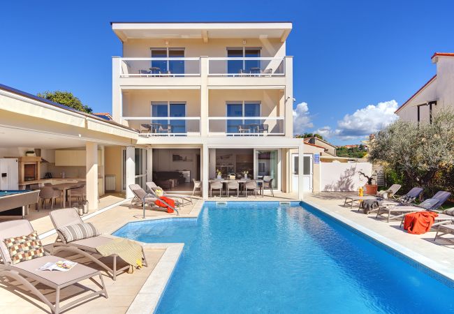 Villa in Pula - Villa Klen for 15 people near Pula with jacuzzi and children playgorund Villa in Pula - Villa Klen for 15 people near Pula with jacuzzi and children playgorund