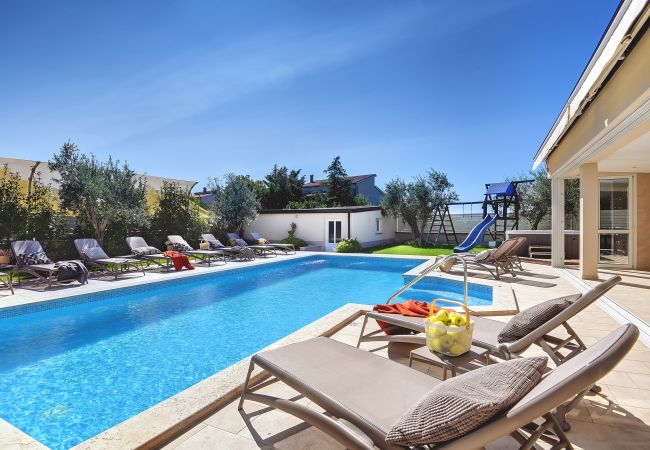Villa in Pula - Villa Klen for 15 people near Pula with jacuzzi and children playgorund Villa in Pula - Villa Klen for 15 people near Pula with jacuzzi and children playgorund