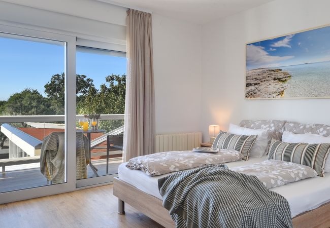 Villa in Pula - Villa Klen for 15 people near Pula with jacuzzi and children playgorund Villa in Pula - Villa Klen for 15 people near Pula with jacuzzi and children playgorund