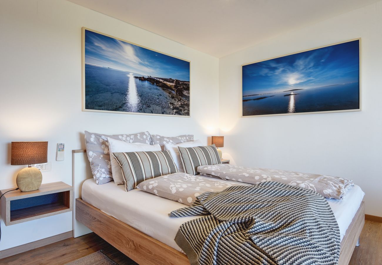 Villa in Pula - Villa Klen for 15 people near Pula with jacuzzi and children playgorund