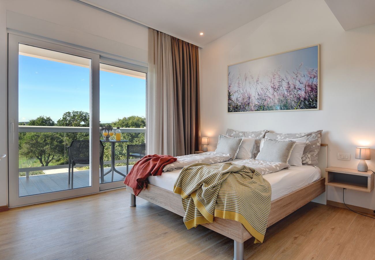 Villa in Pula - Villa Klen for 15 people near Pula with jacuzzi and children playgorund