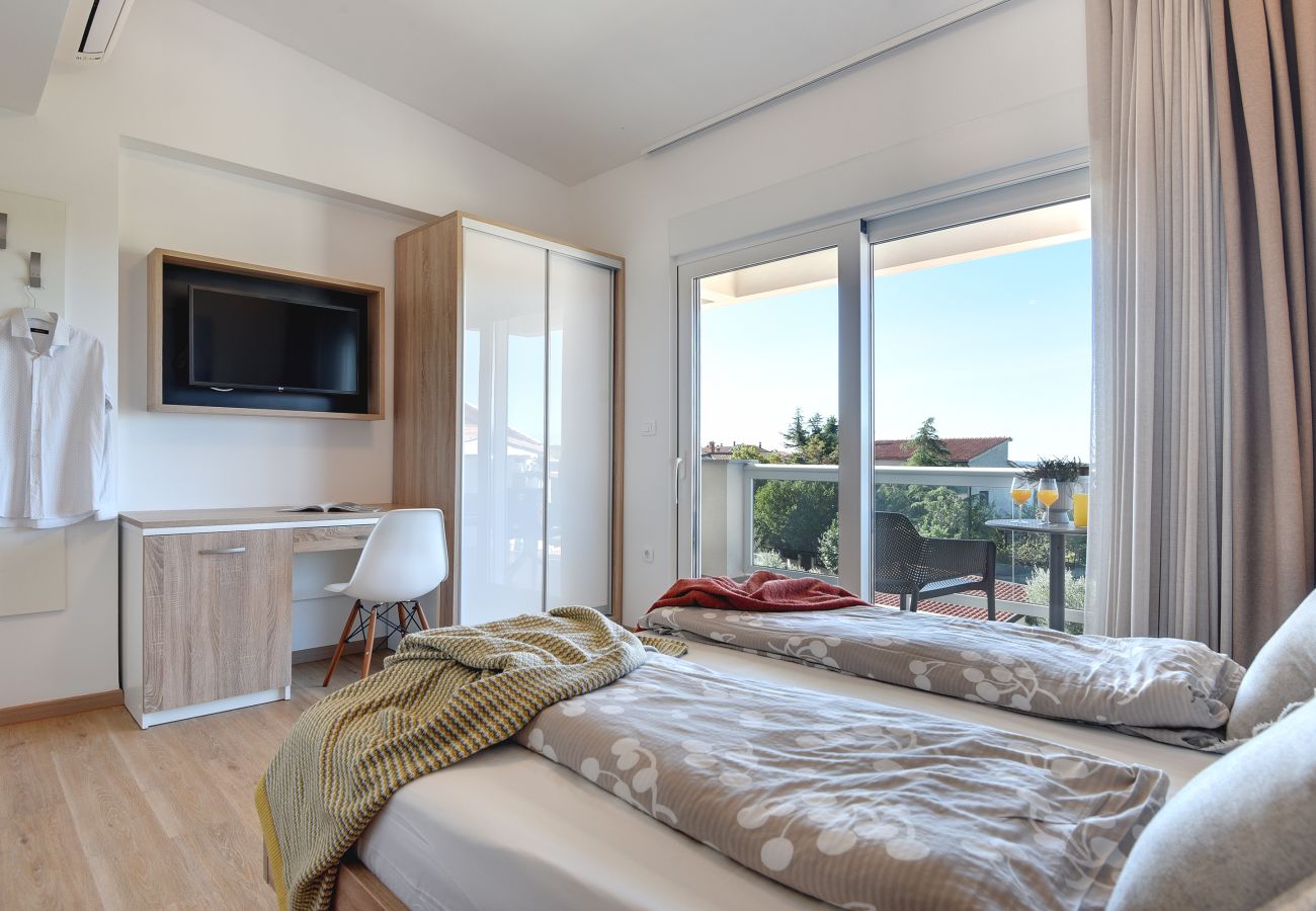 Villa in Pula - Villa Klen for 15 people near Pula with jacuzzi and children playgorund