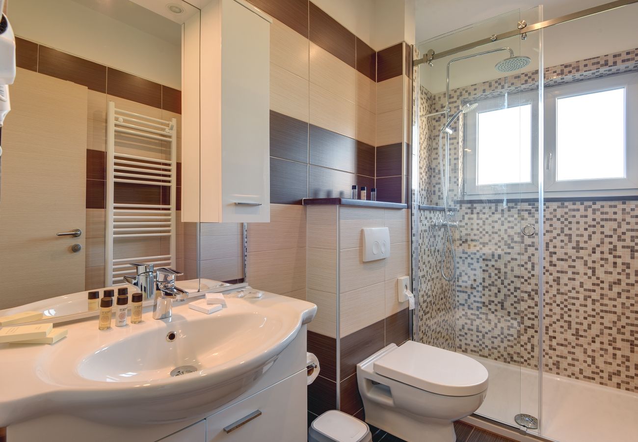 Villa in Pula - Villa Klen for 15 people near Pula with jacuzzi and children playgorund