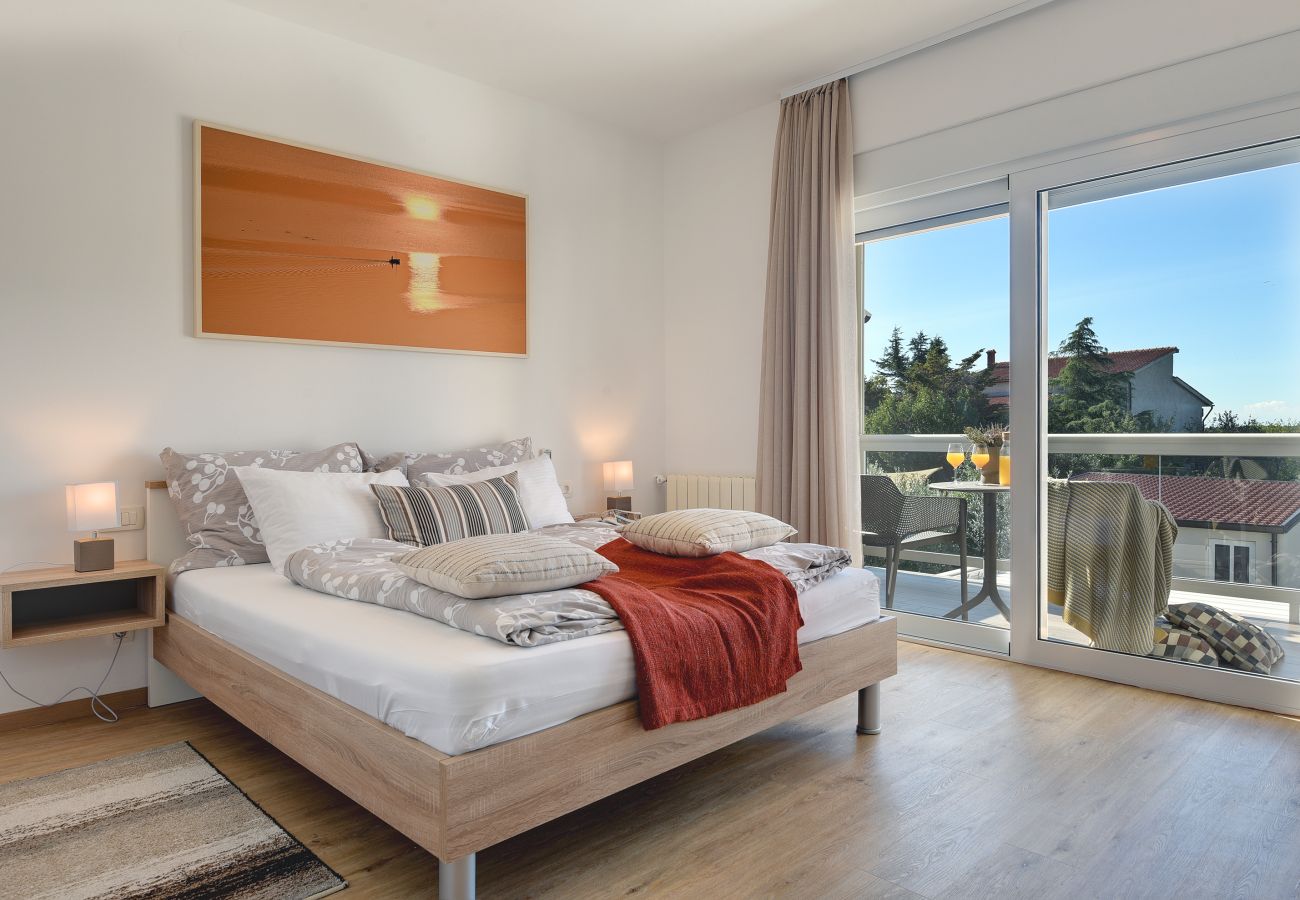 Villa in Pula - Villa Klen for 15 people near Pula with jacuzzi and children playgorund