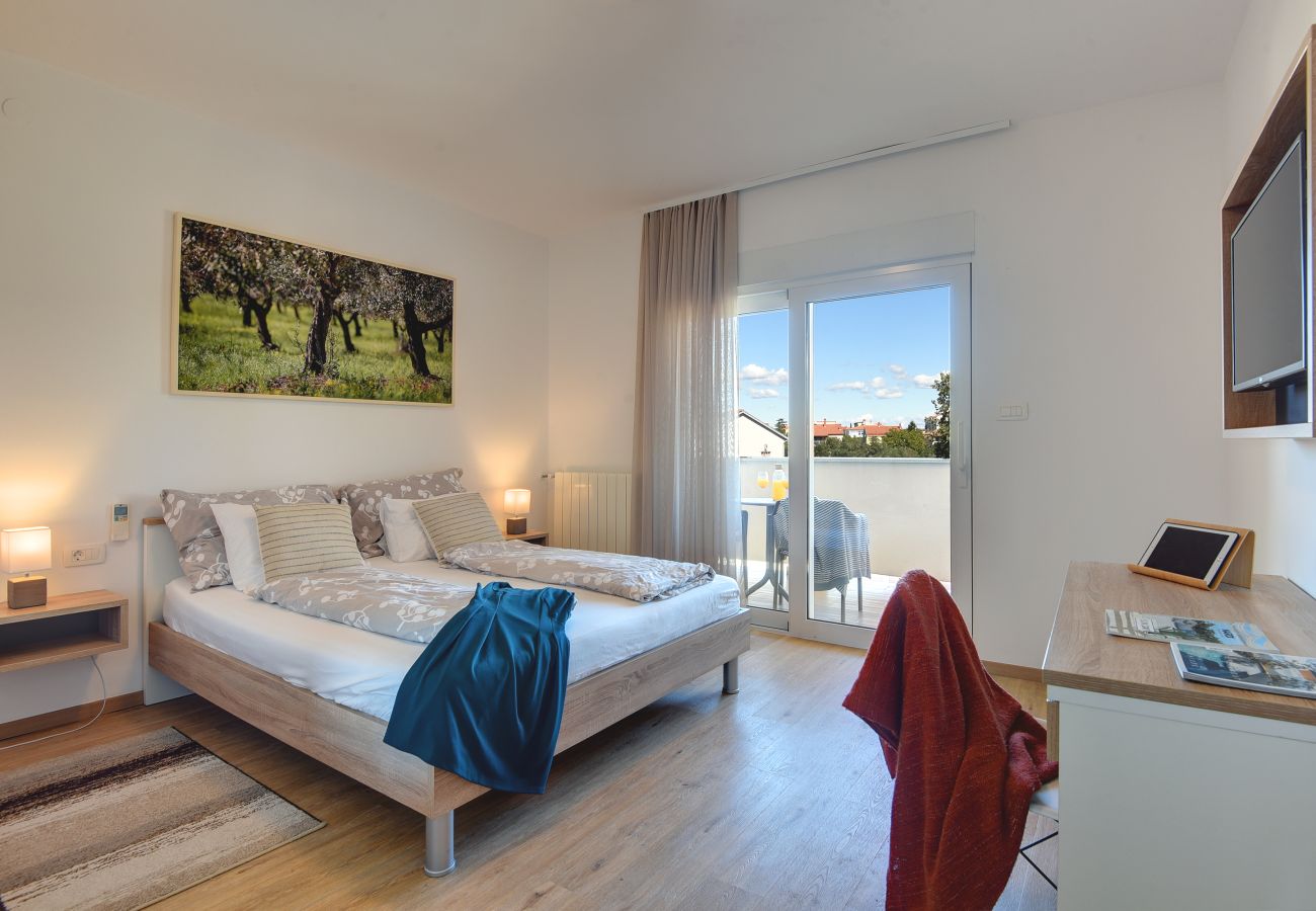 Villa in Pula - Villa Klen for 15 people near Pula with jacuzzi and children playgorund