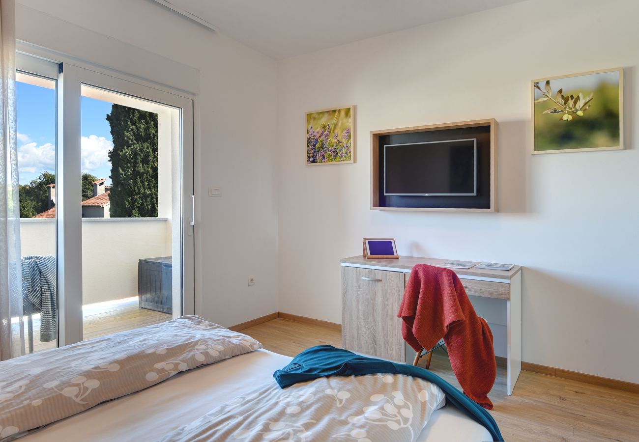 Villa in Pula - Villa Klen for 15 people near Pula with jacuzzi and children playgorund