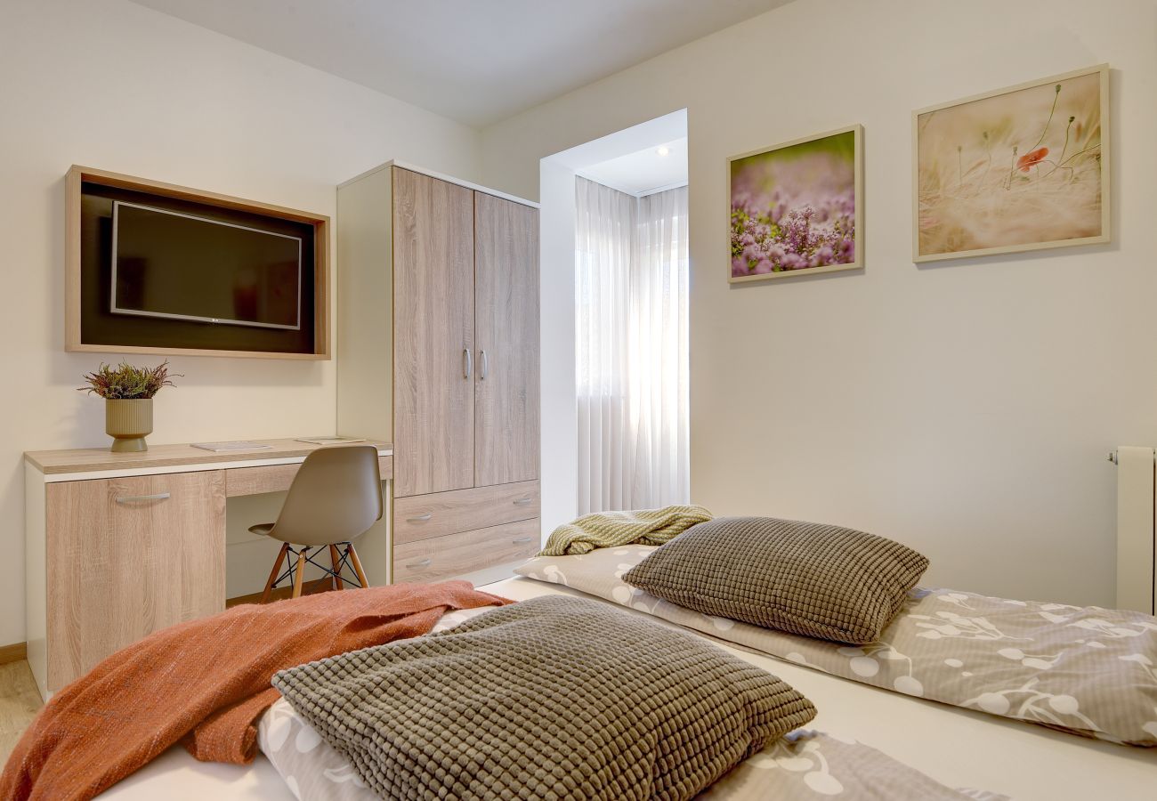 Villa in Pula - Villa Klen for 15 people near Pula with jacuzzi and children playgorund