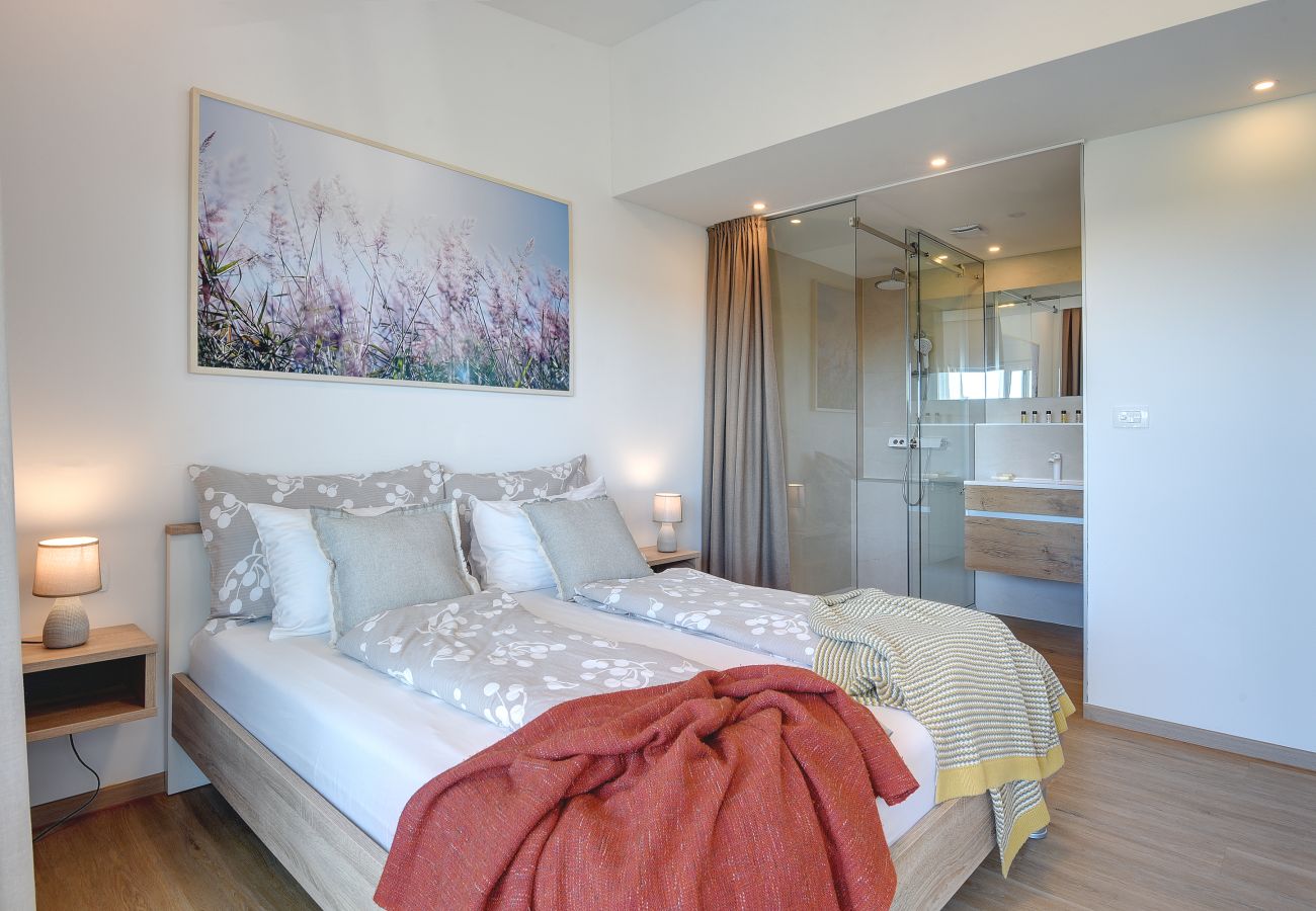 Villa in Pula - Villa Klen for 15 people near Pula with jacuzzi and children playgorund