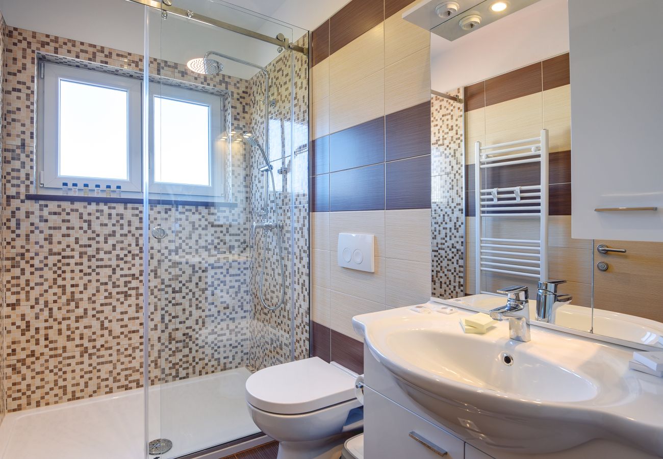 Villa in Pula - Villa Klen for 15 people near Pula with jacuzzi and children playgorund