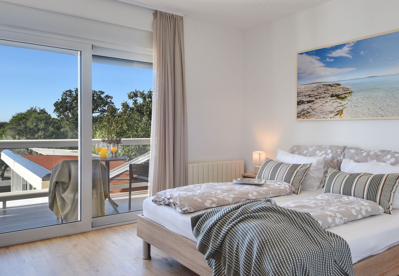 Villa in Pula - Villa Klen for 15 people near Pula with jacuzzi and children playgorund