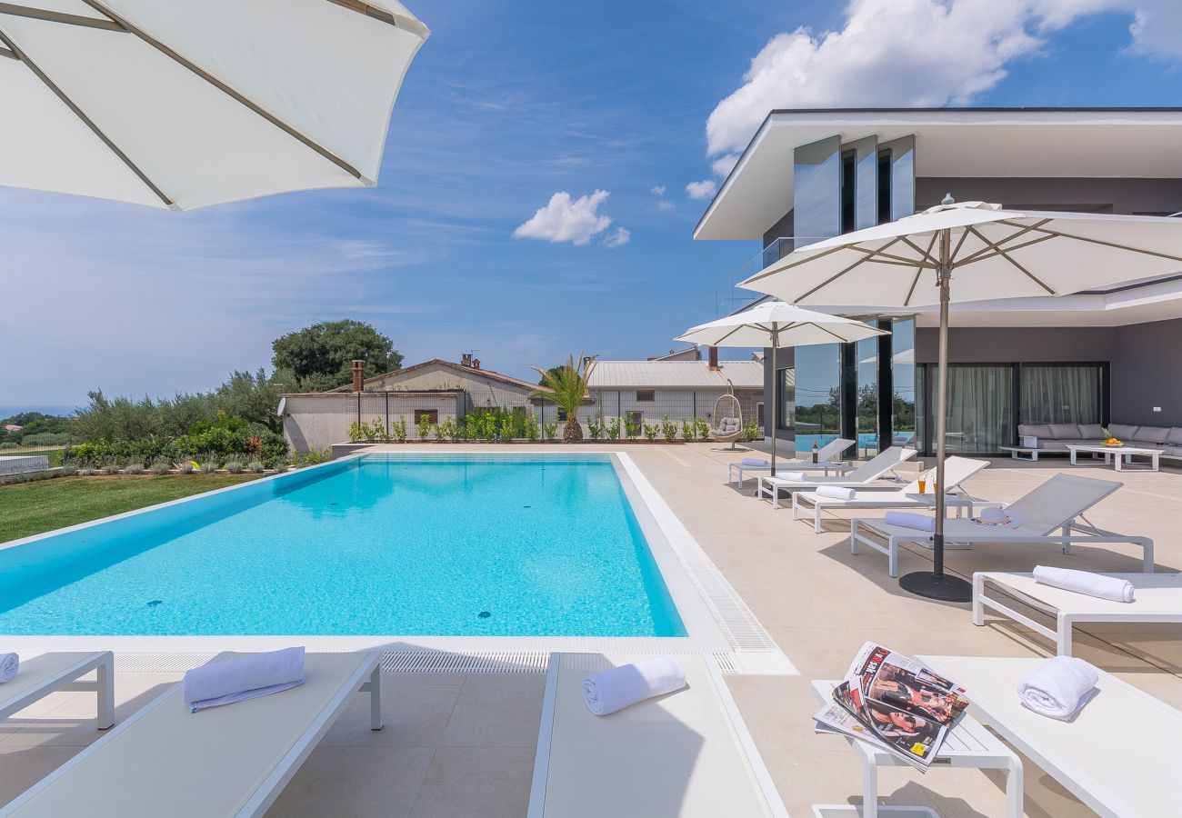 Villa in Valentici - Villa Gabrijela for 10 people near Novigrad with 66 m2 heated pool and sea view