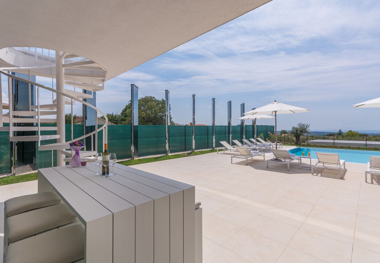 Villa in Valentici - Villa Gabrijela for 10 people near Novigrad with 66 m2 heated pool and sea view