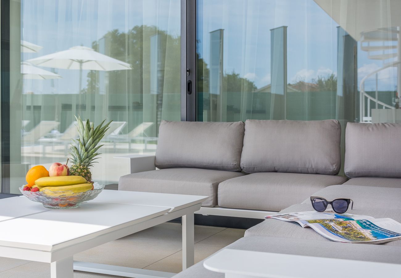 Villa in Valentici - Villa Gabrijela for 10 people near Novigrad with 66 m2 heated pool and sea view
