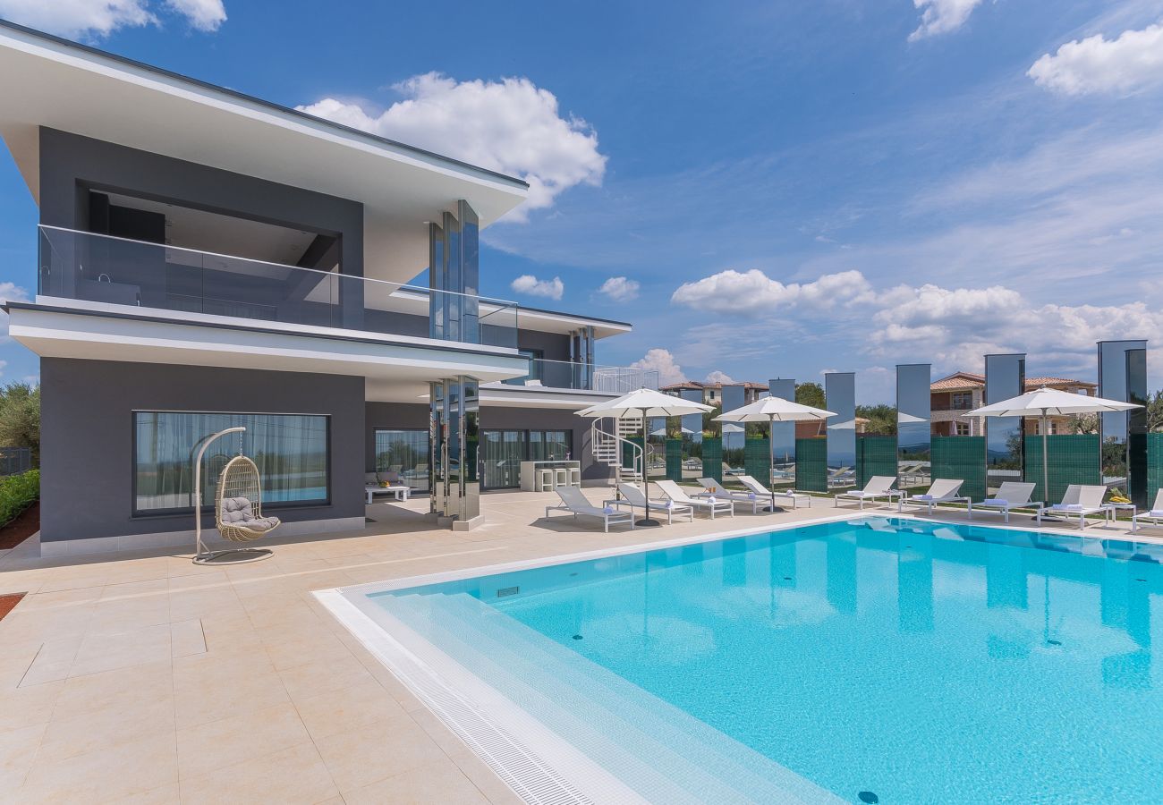 Villa in Valentici - Villa Gabrijela for 10 people near Novigrad with 66 m2 heated pool and sea view