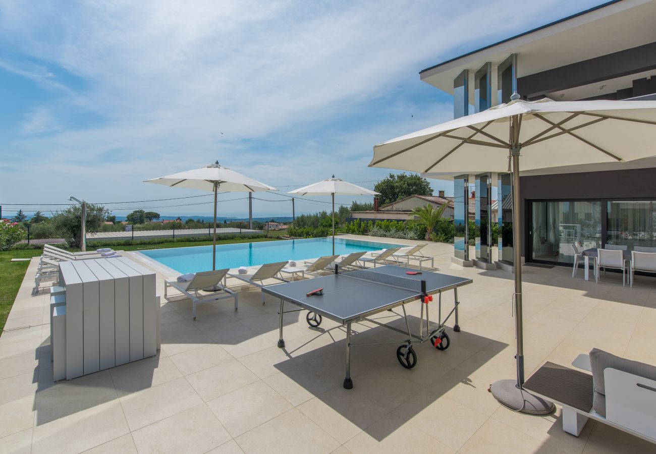 Villa in Valentici - Villa Gabrijela for 10 people near Novigrad with 66 m2 heated pool and sea view