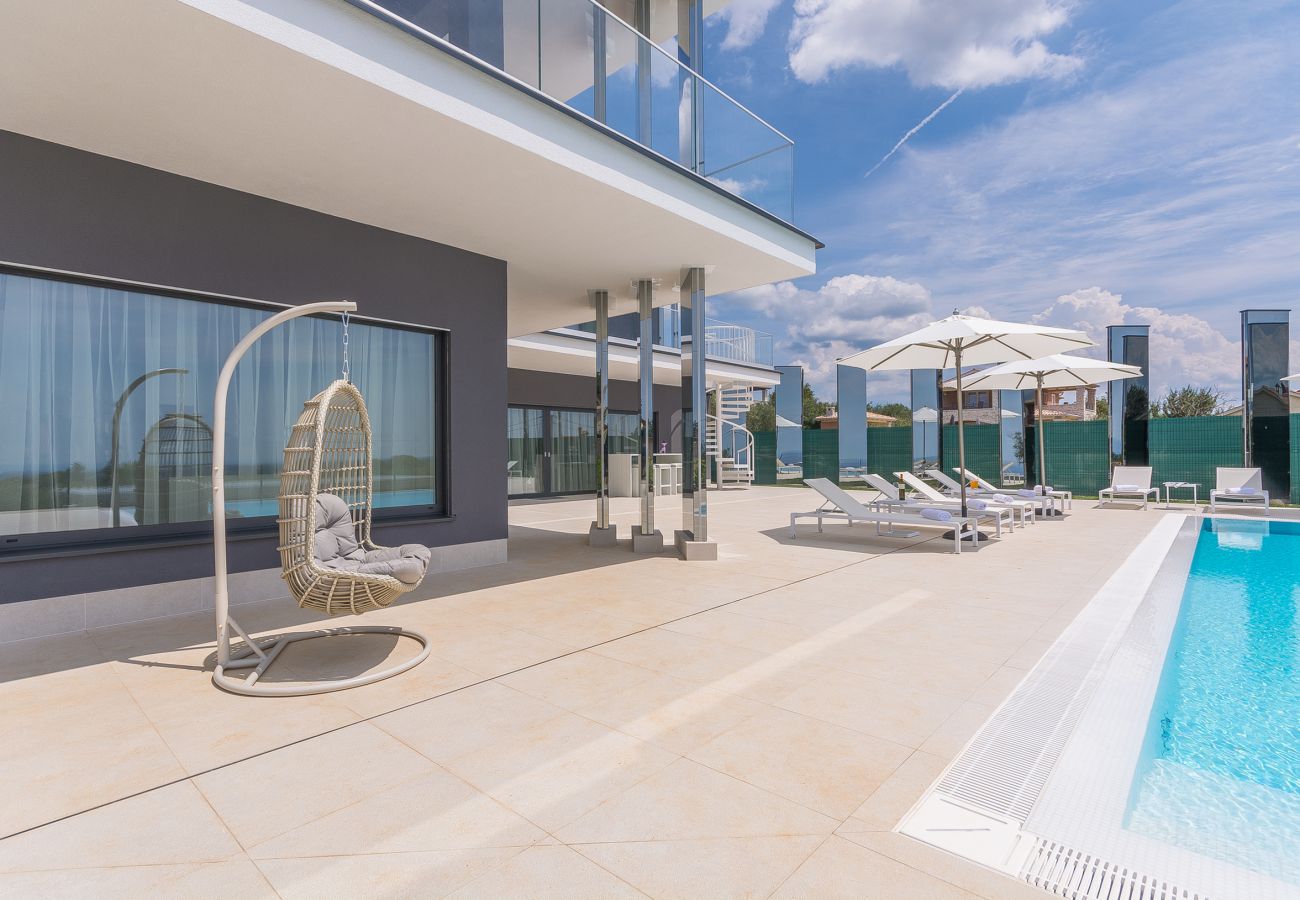 Villa in Valentici - Villa Gabrijela for 10 people near Novigrad with 66 m2 heated pool and sea view