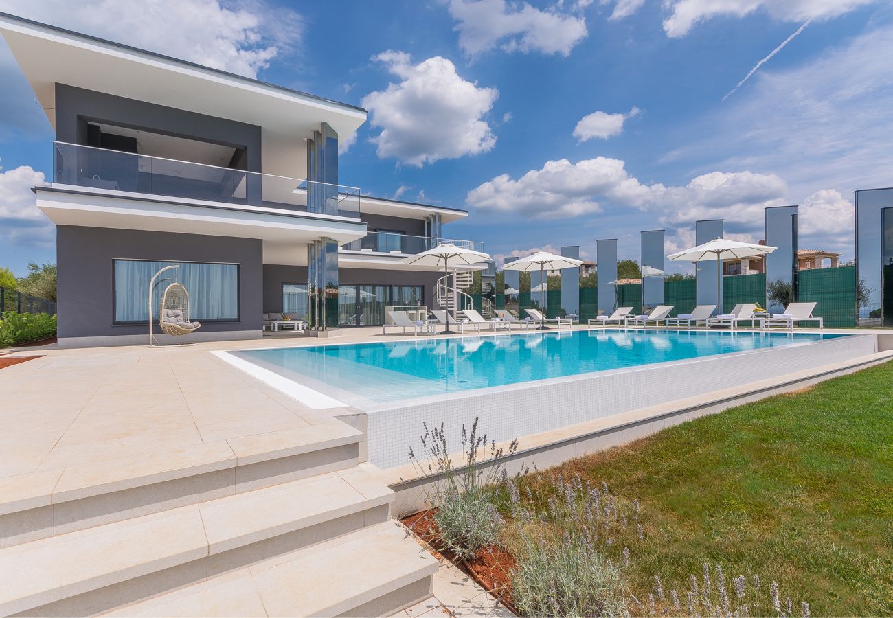 Villa in Valentici - Villa Gabrijela for 10 people near Novigrad with 66 m2 heated pool and sea view